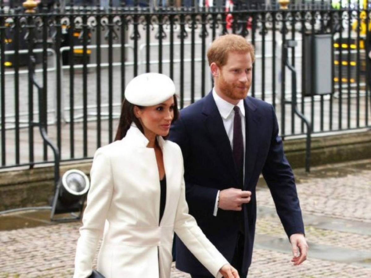 Fotos: Estas son las invitaciones de boda del príncipe Harry de Inglaterra y la actriz Meghan Markle; borde bañado en oro