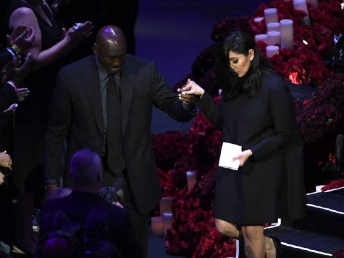 LOS ANGELES, CALIFORNIA - FEBRUARY 24: Vanessa Bryant is helped off stage by Michael Jordan during The Celebration of Life for Kobe & Gianna Bryant at Staples Center on February 24, 2020 in Los Angeles, California. Kevork Djansezian/Getty Images/AFP== FOR NEWSPAPERS, INTERNET, TELCOS & TELEVISION USE ONLY ==