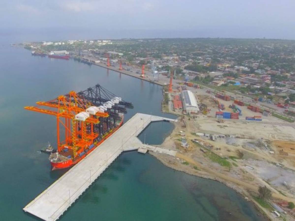 Llegan nuevas grúas Súper Post Panamax a Puerto Cortés