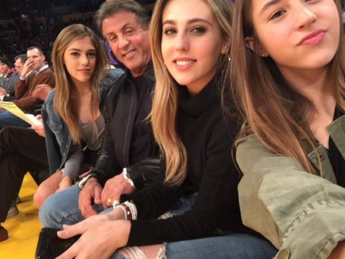 Bellas hijas de Sylvester Stallone roban miradas