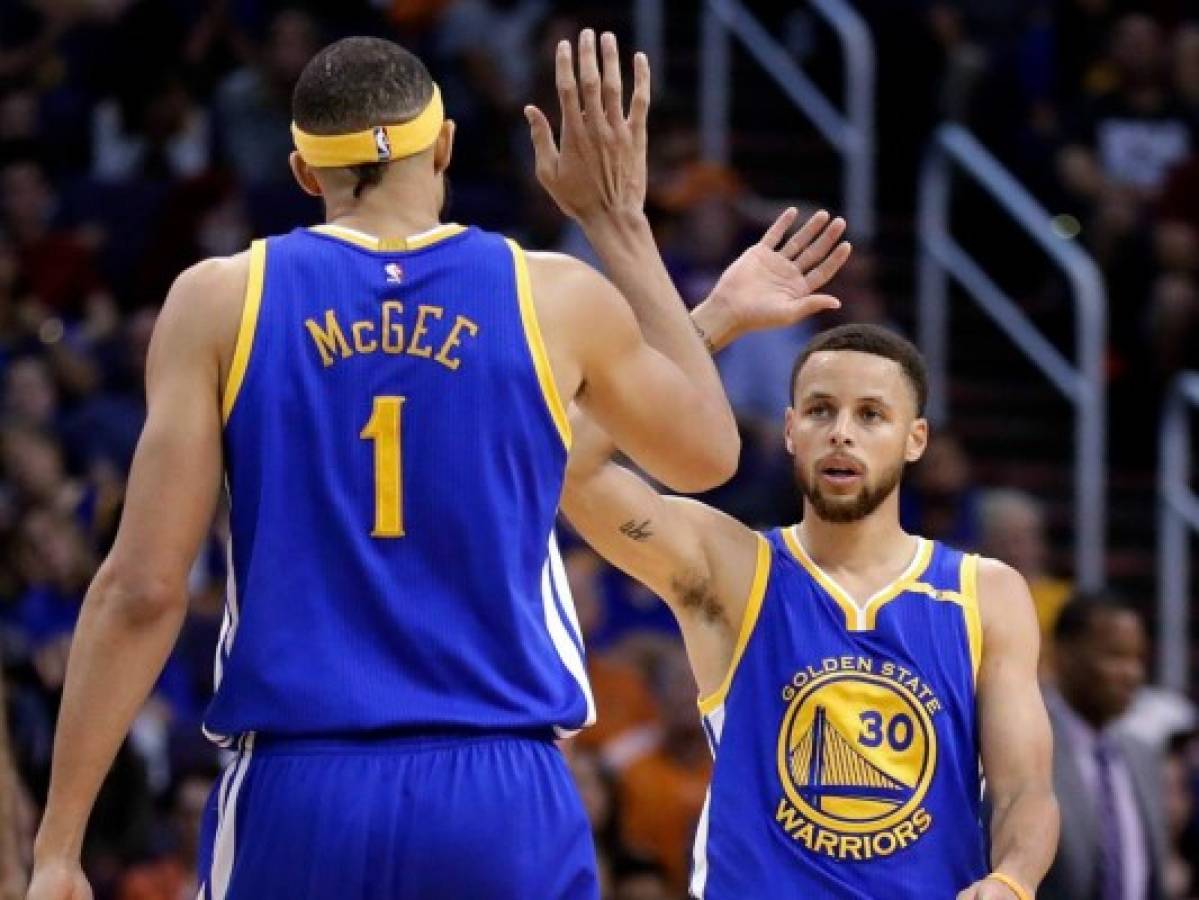 Los Warriors ganan a los Suns y se coronan en el oeste   