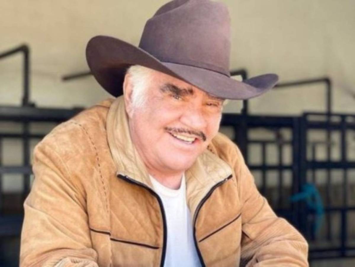 El último mensaje de Año Nuevo de Vicente Fernández: 'Deseando que los haga pedazos la dicha'