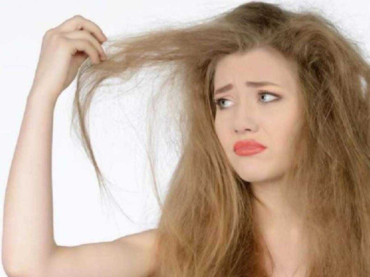 No debes preocuparte por tener un cabello frizz, solo ten en cuenta que debes usar los productos adecuados.