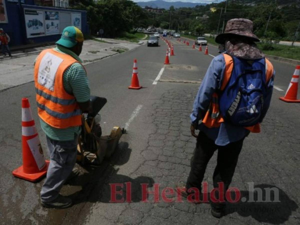 Retoman el bacheo en el anillo periférico y bulevar Fuerzas Armadas