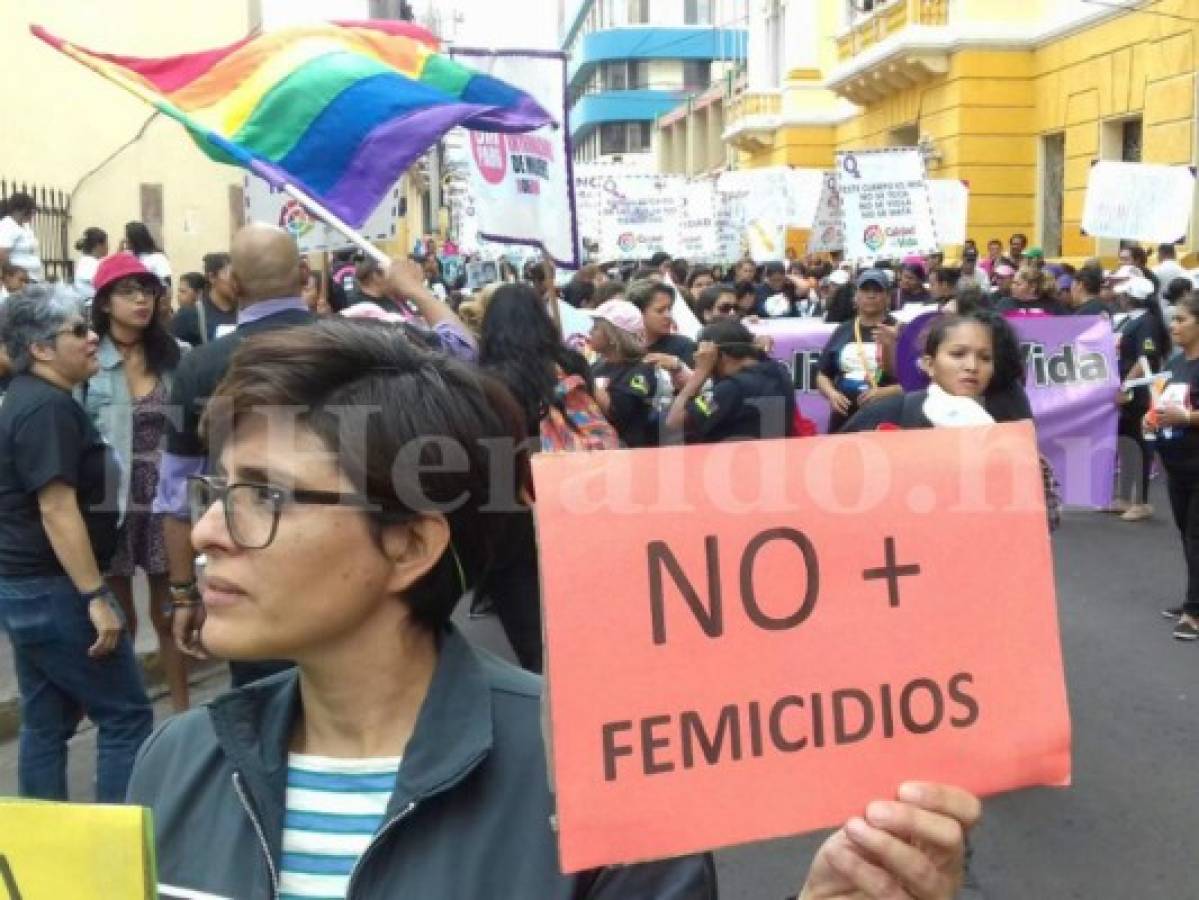 Honduras: Cientos de féminas marchan en conmemoración al Día Internacional de la Mujer