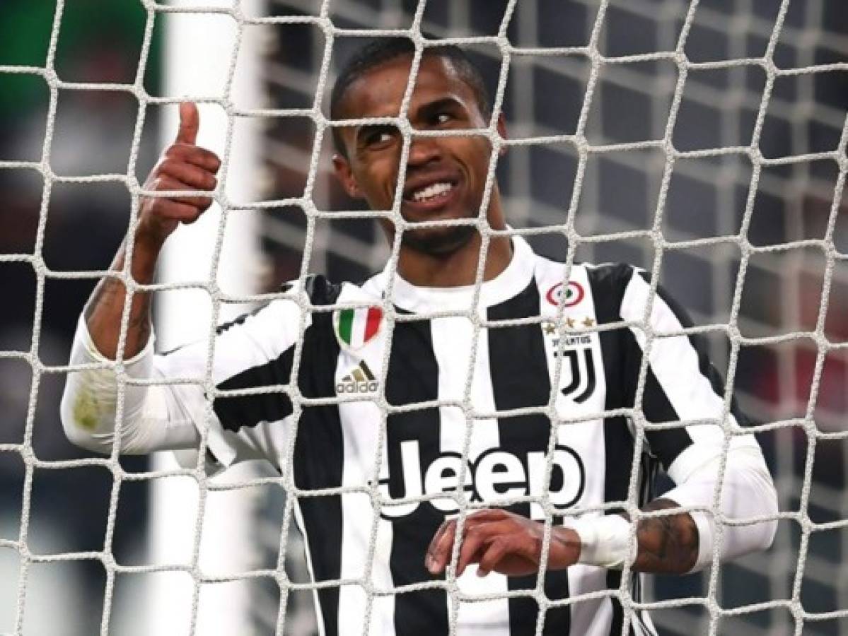 La Juventus ejerce la opción de compra de Douglas Costa