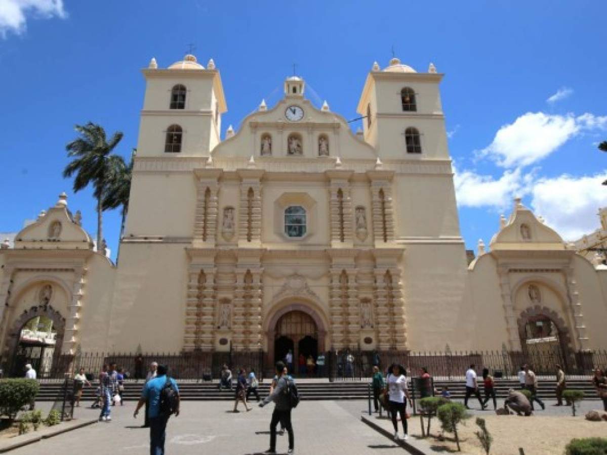 Relojes públicos marcan el paso del tiempo en las calles capitalinas