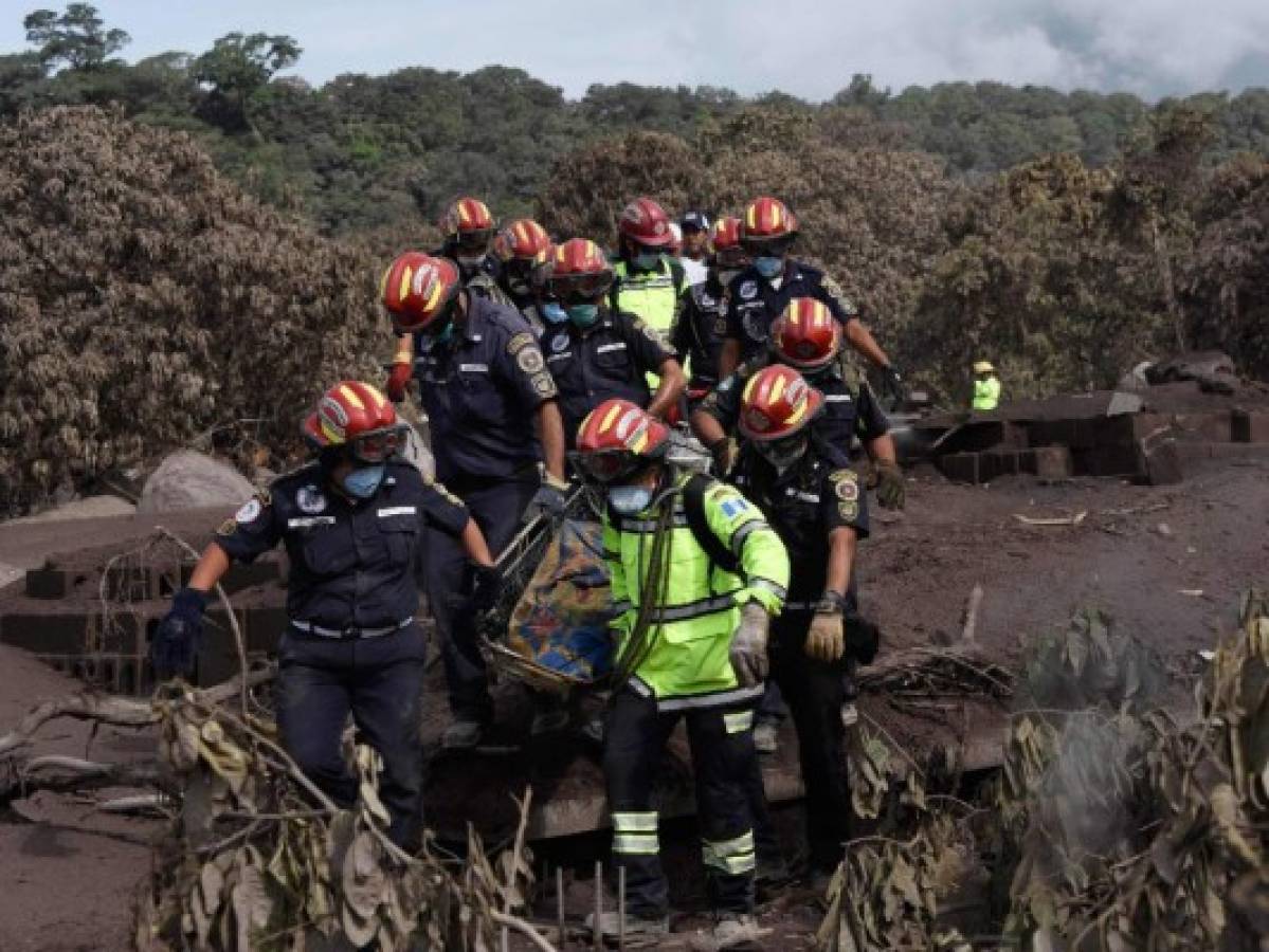 Suspenden búsqueda de desaparecidos en Guatemala tras erupción del volcán de Fuego