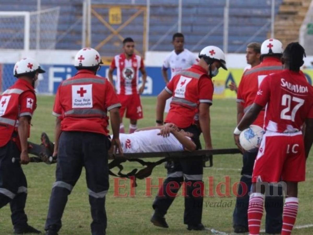 Carlos Pineda estará nueve meses fuera de las canchas