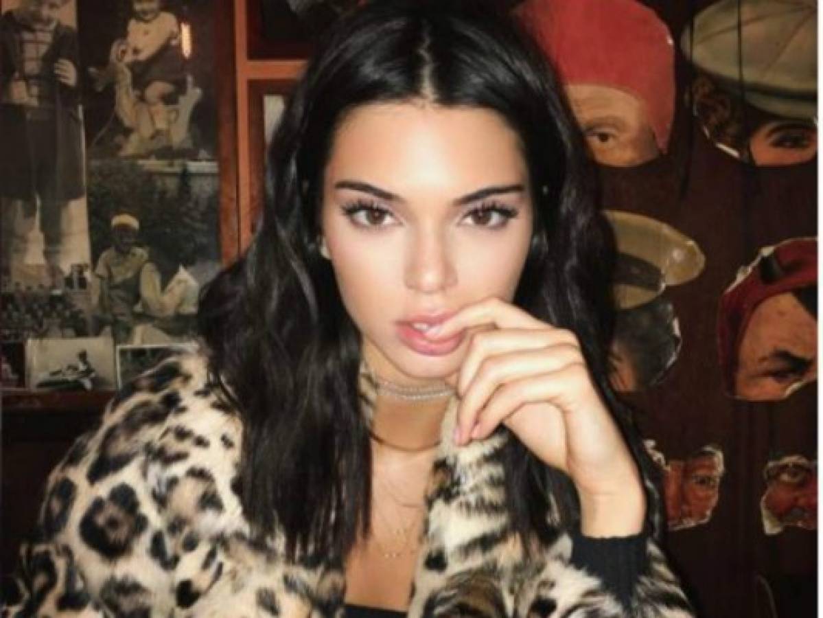 Video: Kendall Jenner sufre caída durante fiesta de piscina