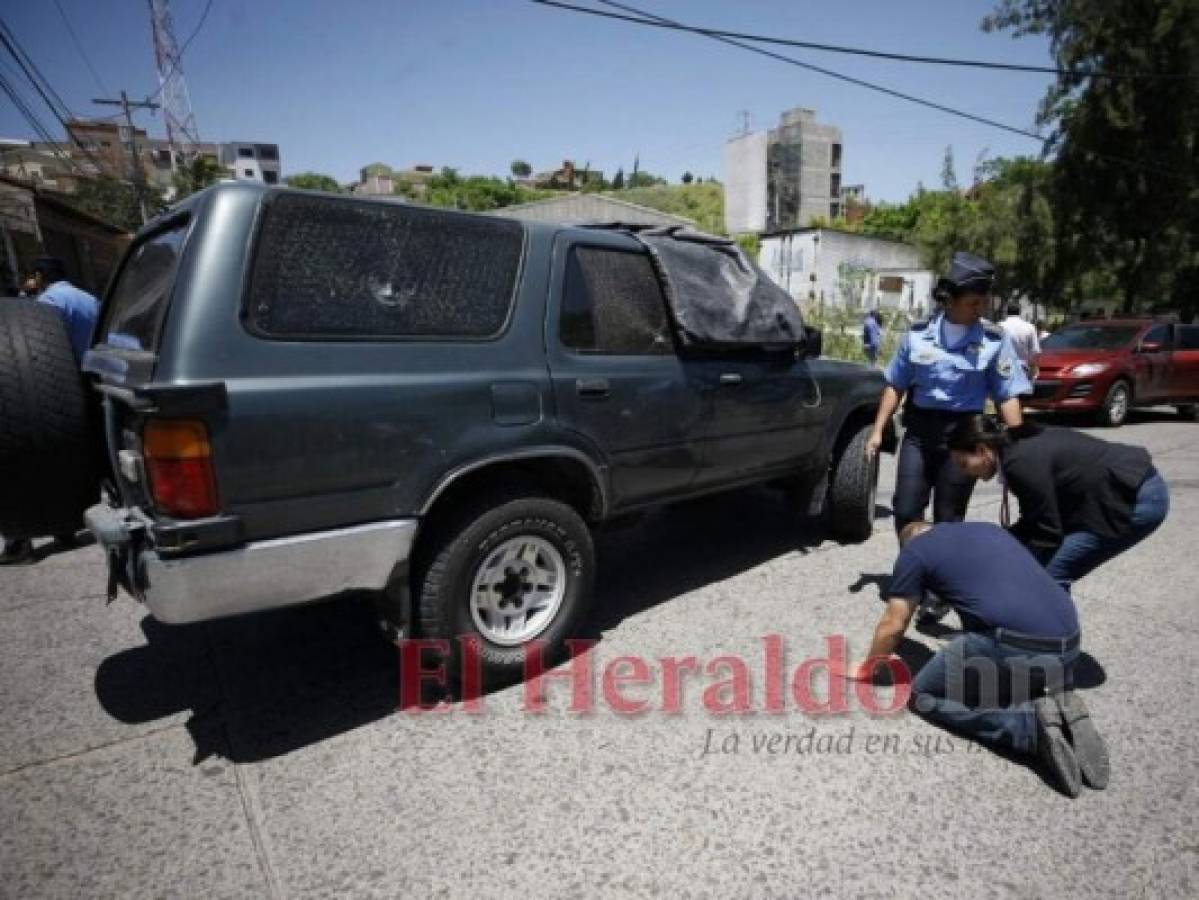 Desgarrador momento cuando hijo del 'Pelón' Acosta llega a la escena del crimen