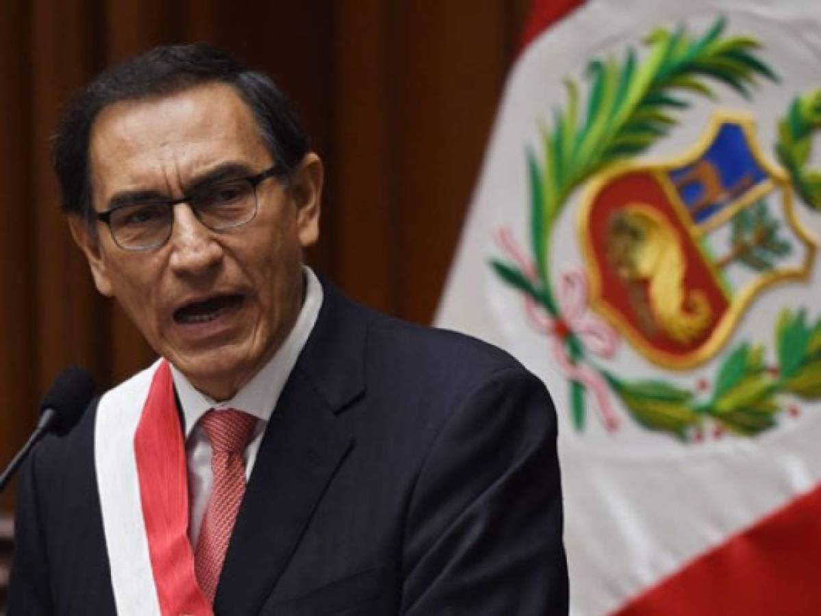 Presidente de Perú amenaza disolver el Congreso si frena reformas anticorrupción