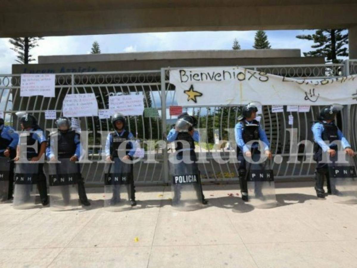 Estudiantes desalojan la UNAH de forma pacífica