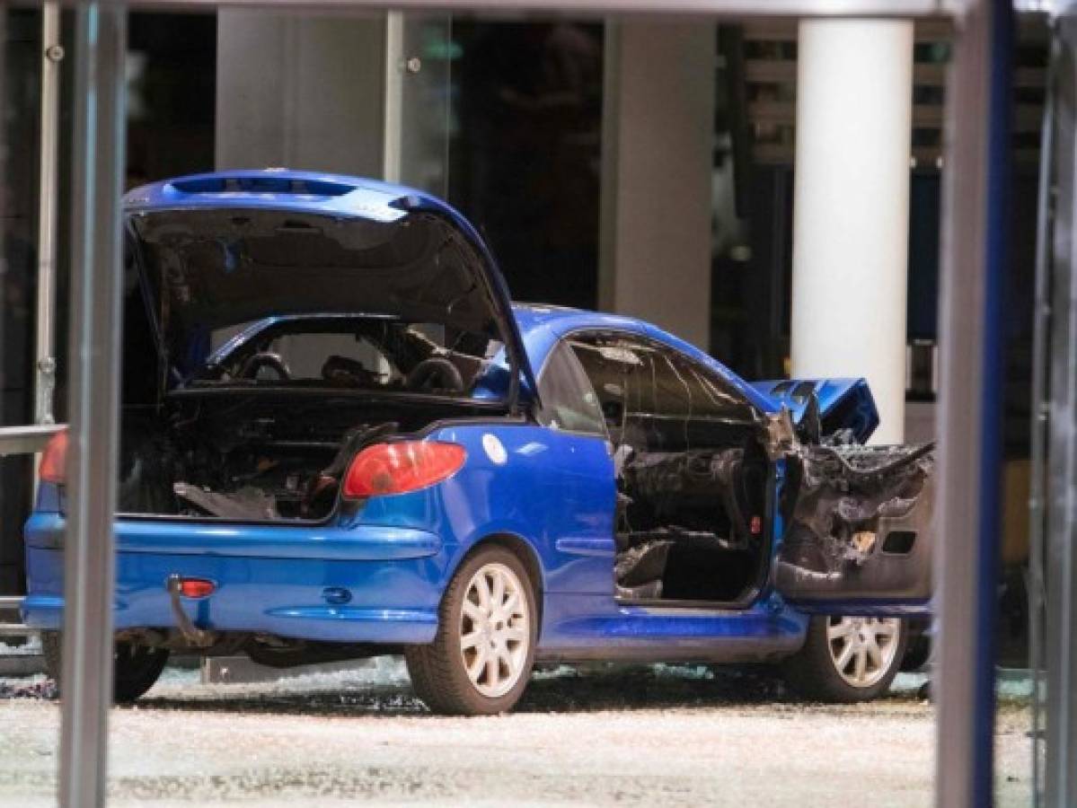 Alemán intenta suicidarse chocando su vehículo en la sede de los socialdemócratas