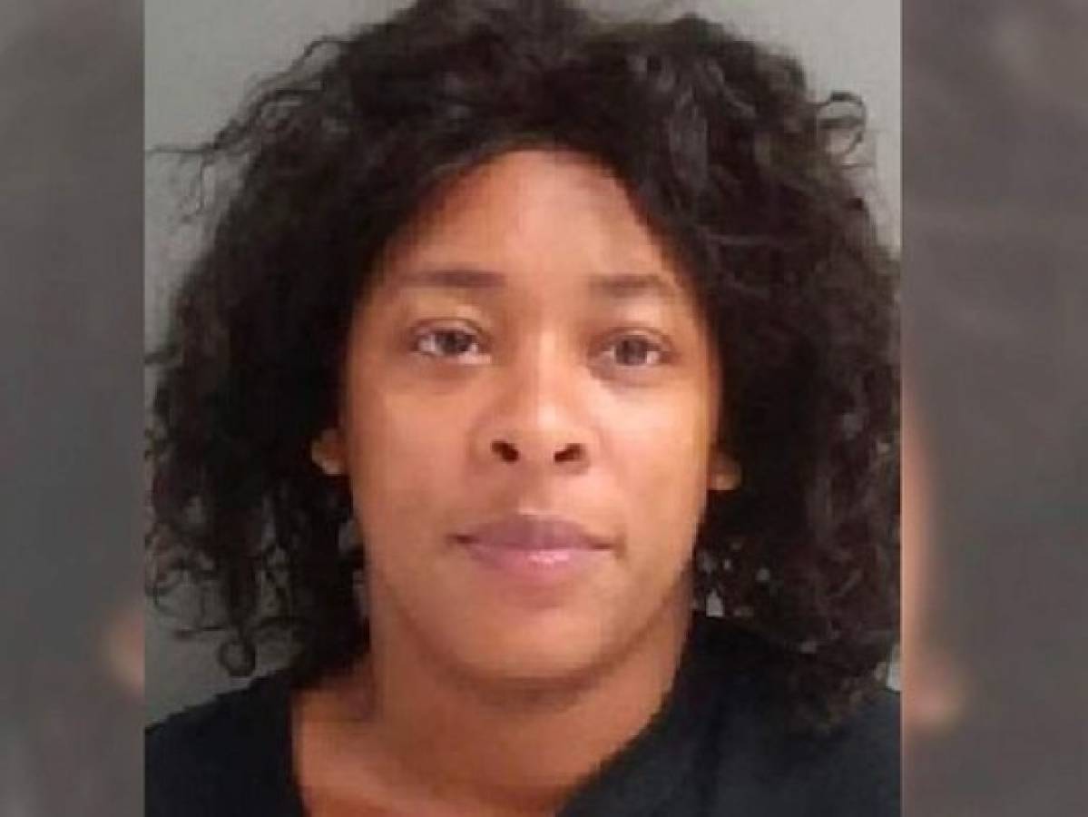 Mujer en Florida acusada de balear a su hijita de 2 años 