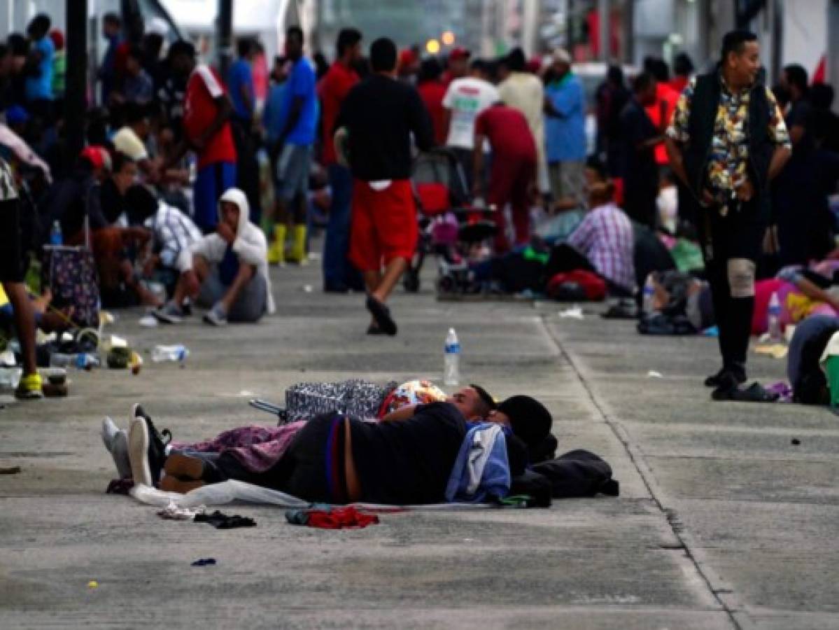 Caravana migrante de hondureños, salvadoreños y haitianos descansa luego de tres días por México