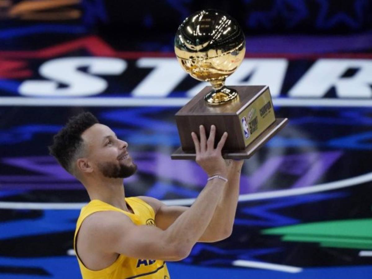 Stephen Curry gana en triples, Sabonis destreza y Simons clavadas