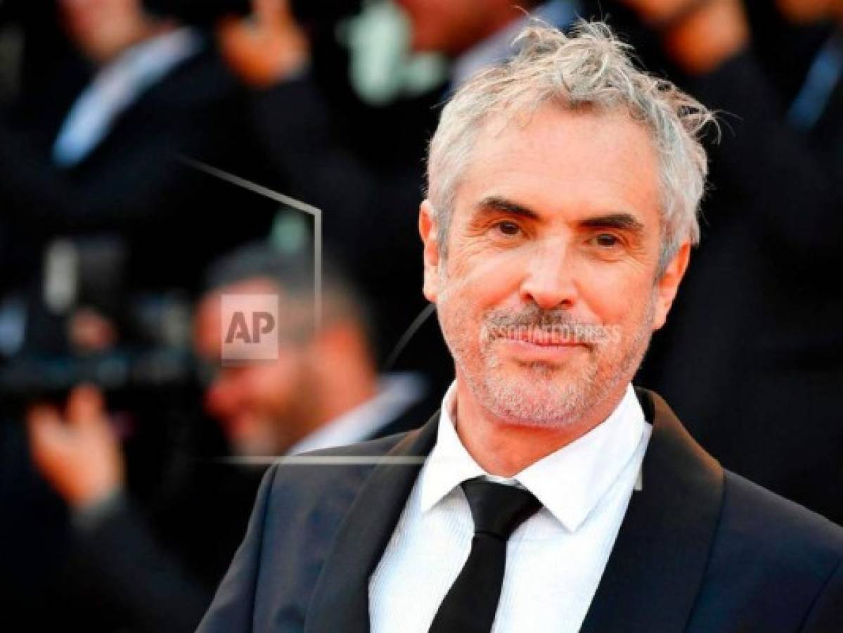 Cineasta Alfonso Cuarón rechaza en México racismo hacia caravana migrante