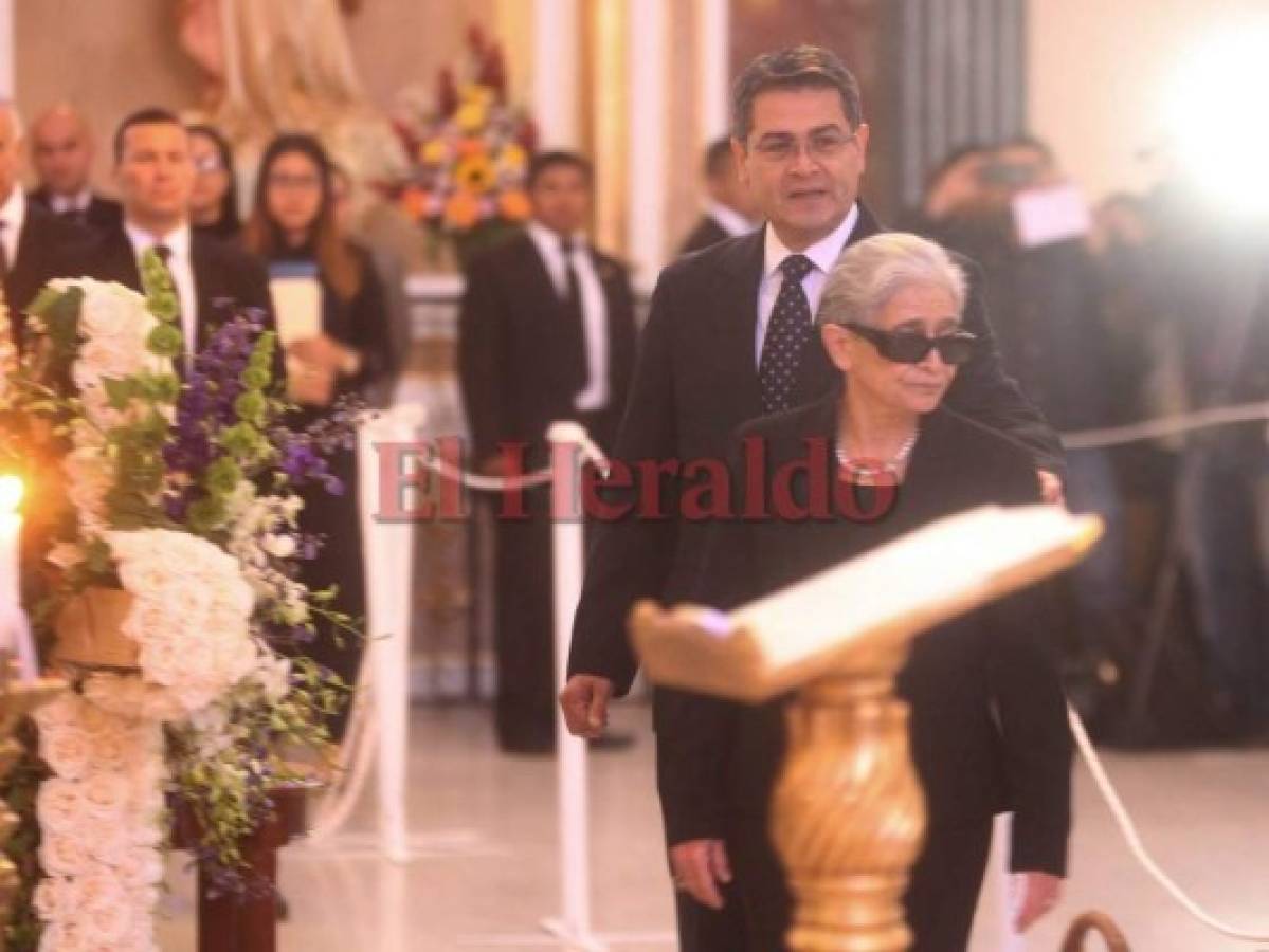 Juan Orlando se quiebra al dedicar palabras a su hermana Hilda Hernández: 'Gracias Hilda, gracias por todo lo que hiciste'