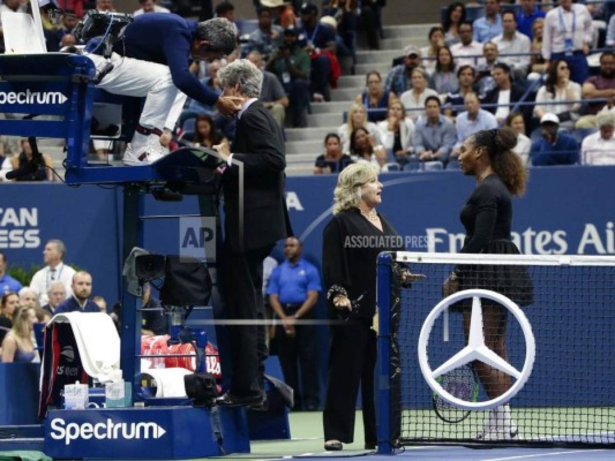 Serena Williams sancionada con multa de 17.000 dólares 