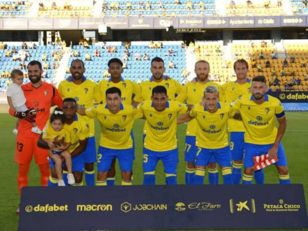 Choco Lozano fue titular con el Cádiz en el duelo ante el Atlético por el trofeo Carranza