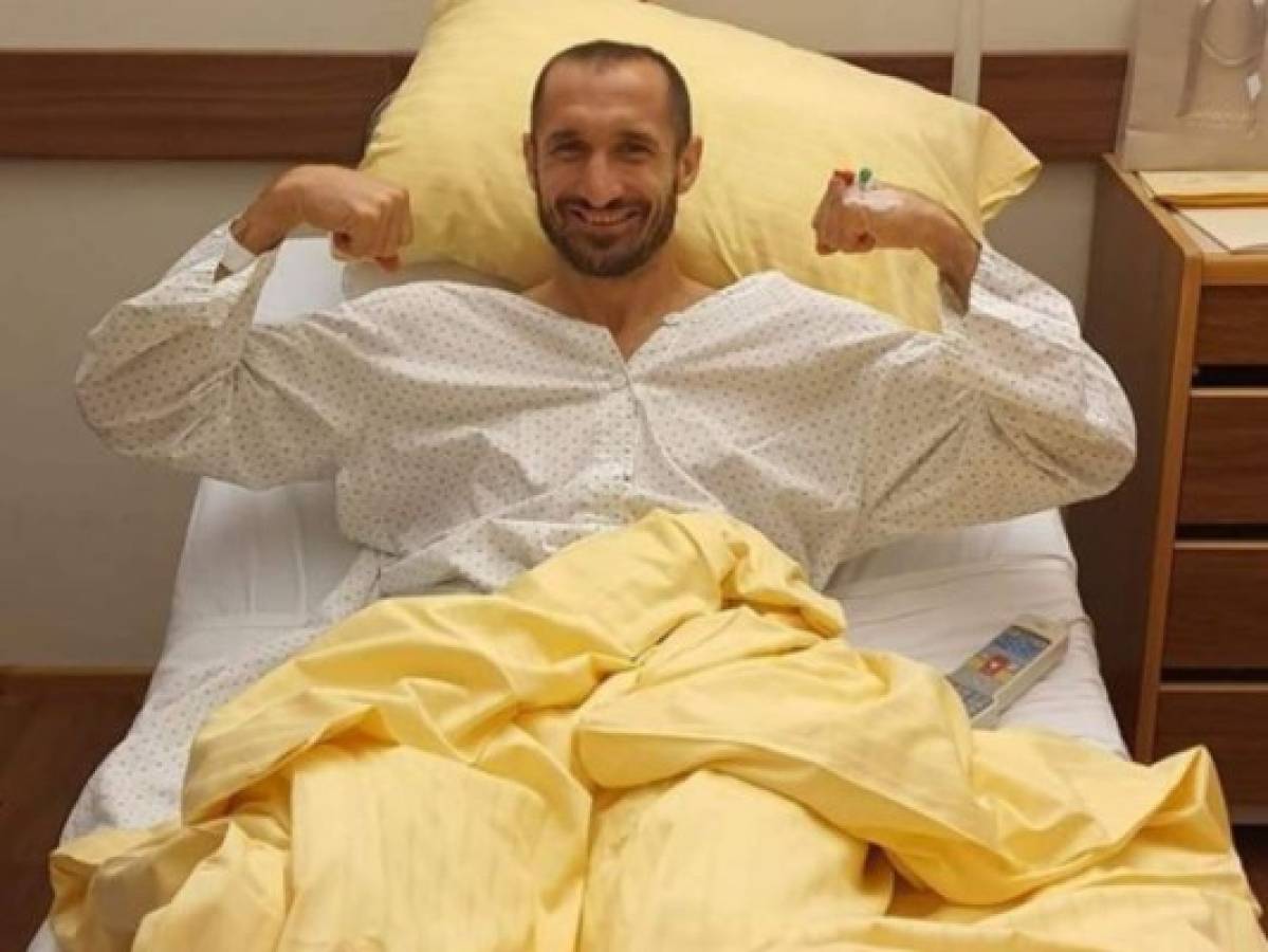 Giorgio Chiellini es operado con éxito de la rodilla derecha y estará seis meses fuera