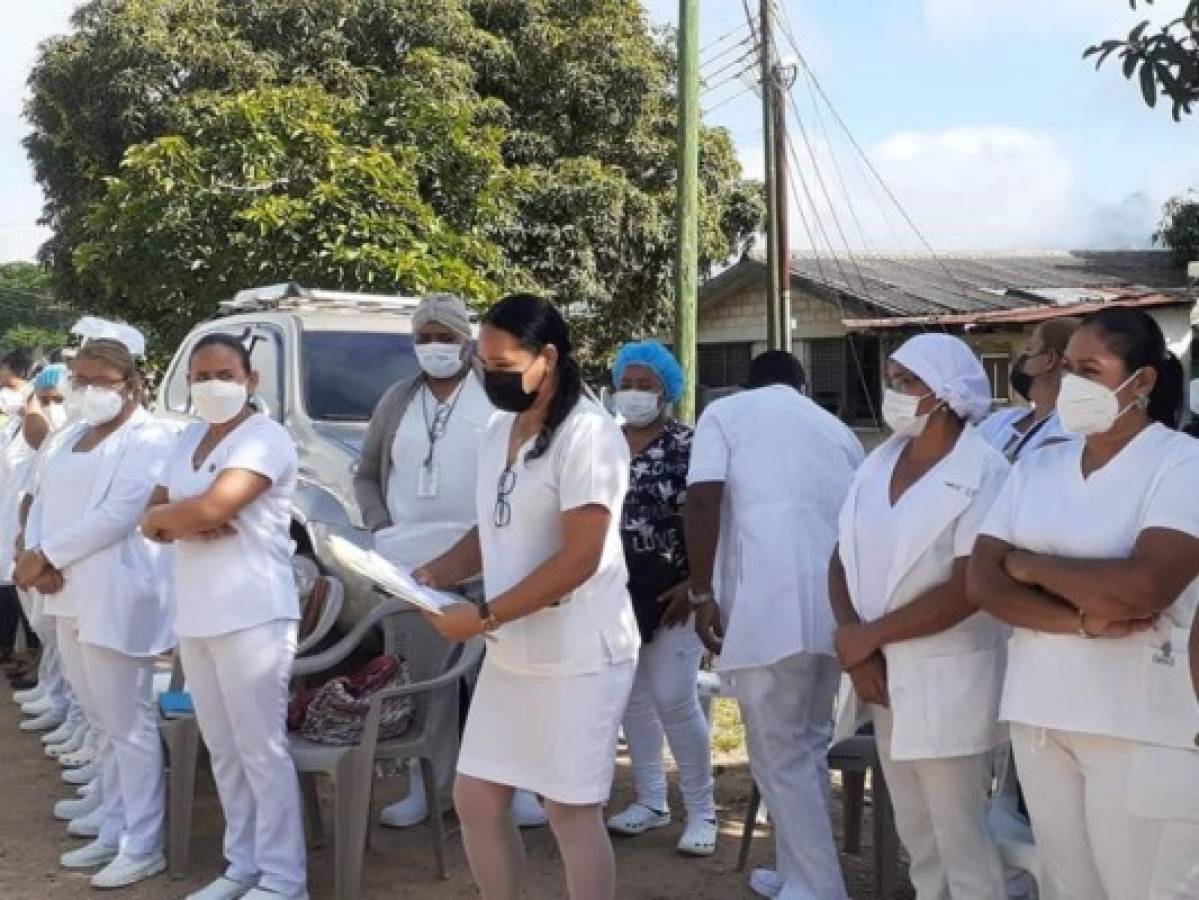 Por plazas, uniformes nuevos y pago de viáticos protestan enfermeras en Yoro