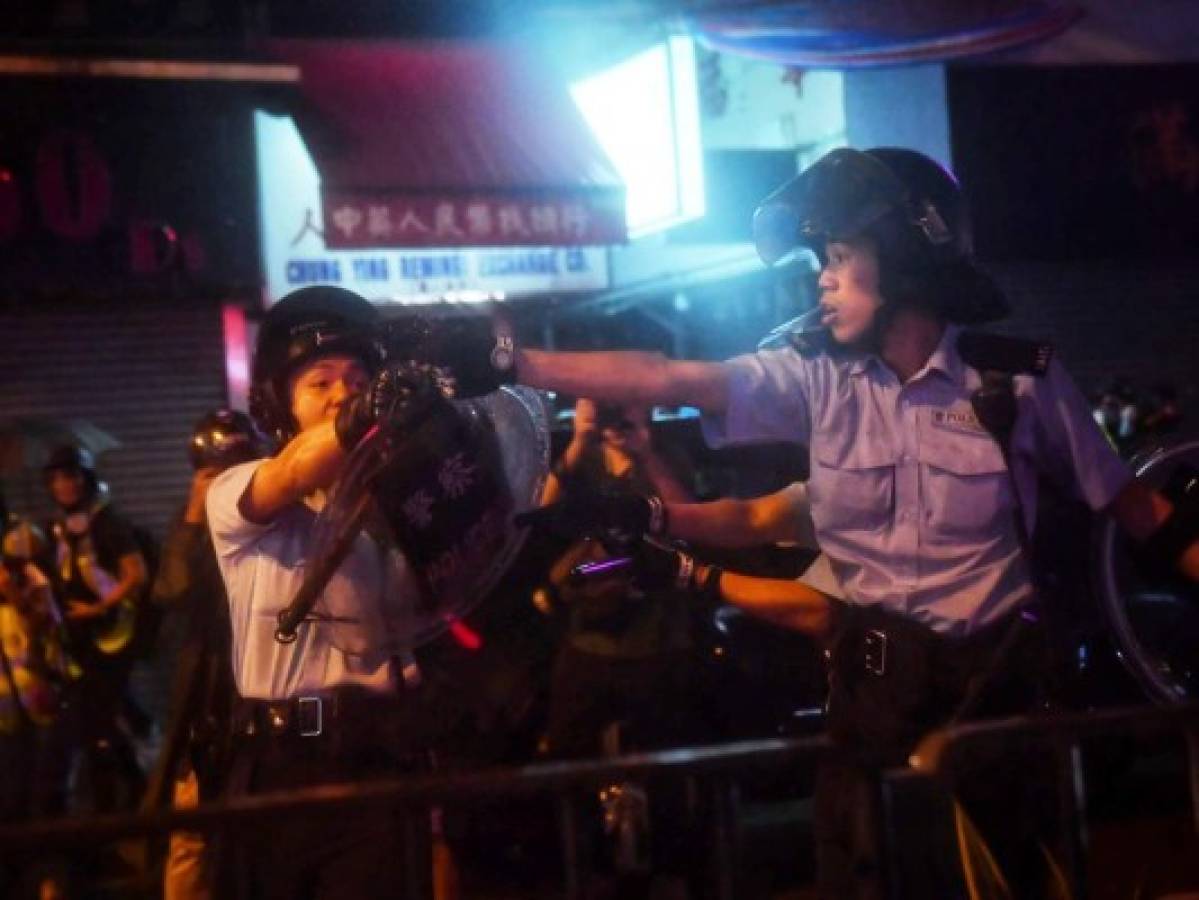 Policía de Hong Kong disparó por primera vez en manifestaciones
