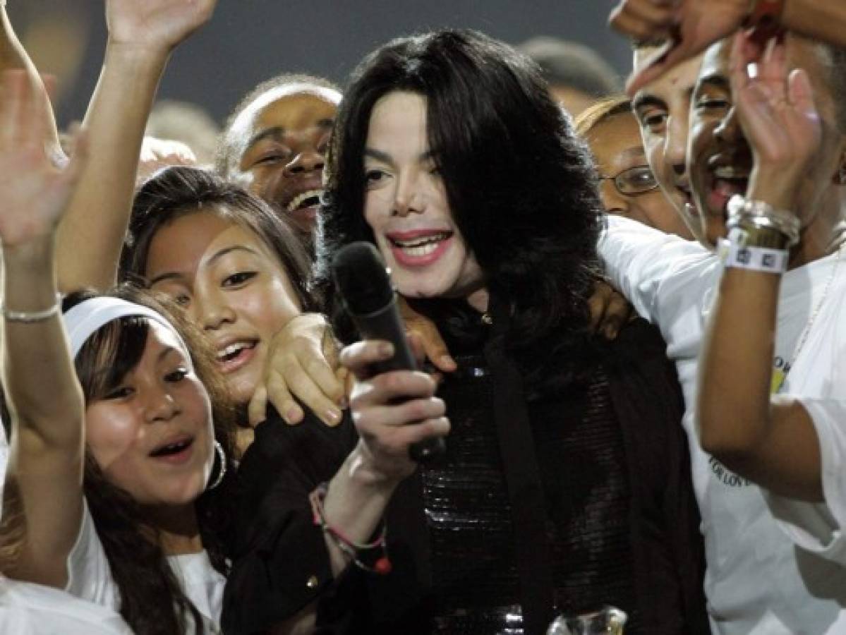 10 años después, las figuras alrededor de Michael Jackson