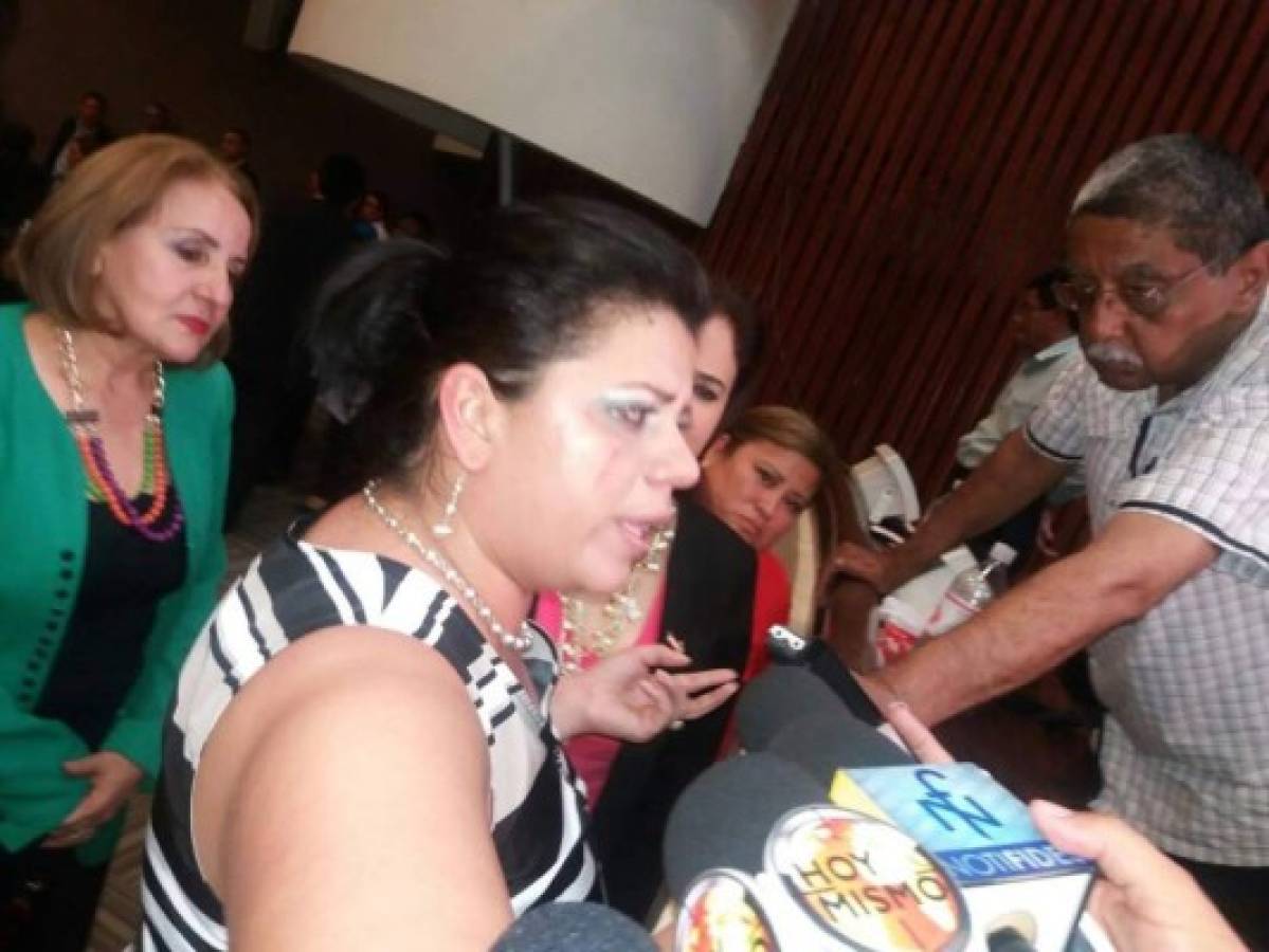 Diputada denuncia agresión de la esposa de David Romero