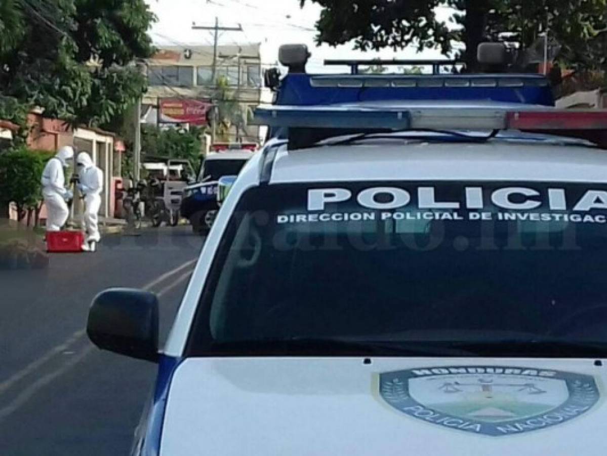 Macabro: Lanzan dos cadáveres desde un taxi en la colonia 15 de Septiembre de la capital