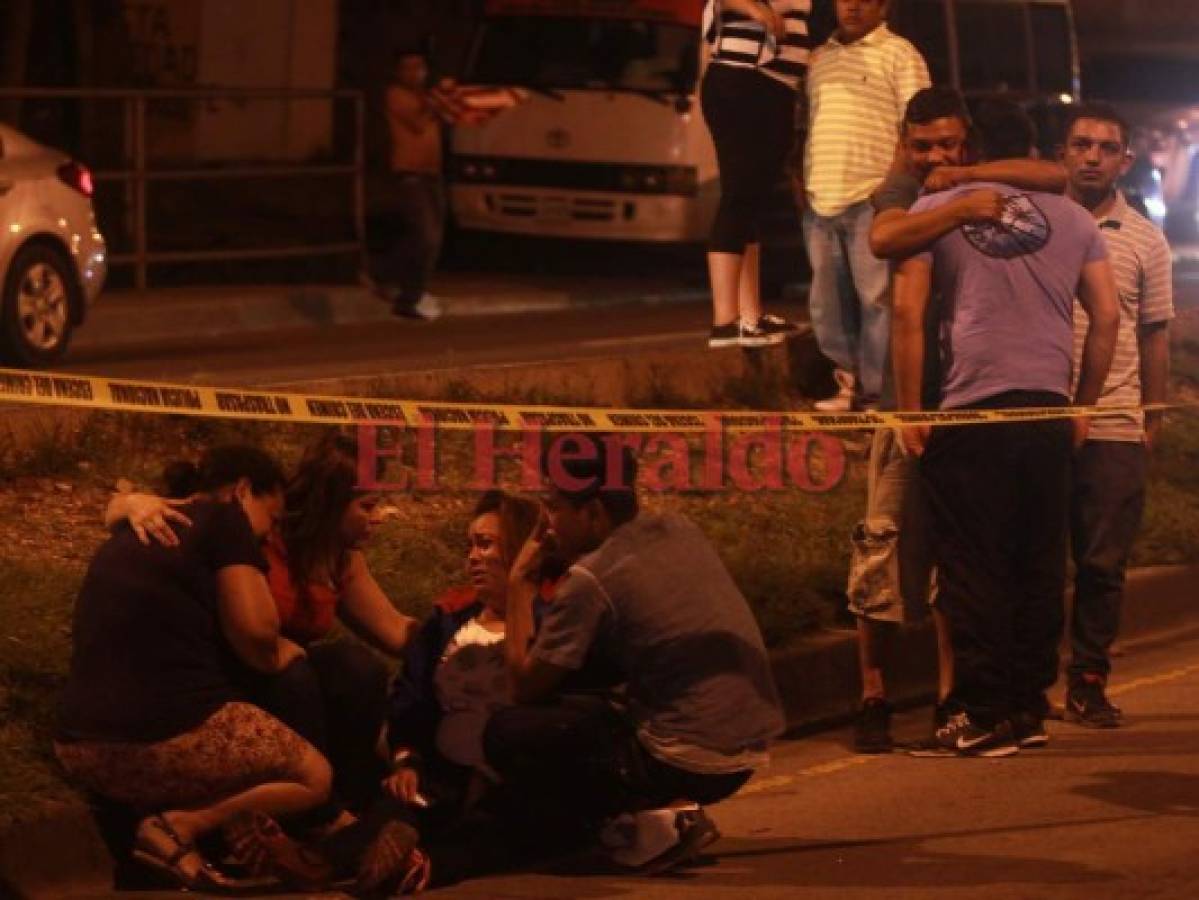 '¡Todos al suelo!”, gritaron hombres encapuchados antes de disparar