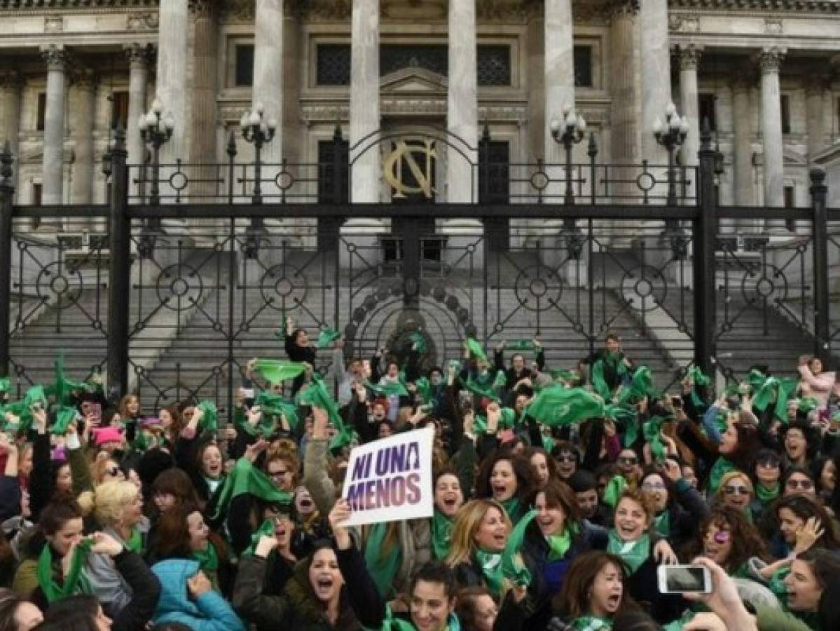 Argentina, país del papa Francisco, dividida por una ley para despenalizar aborto