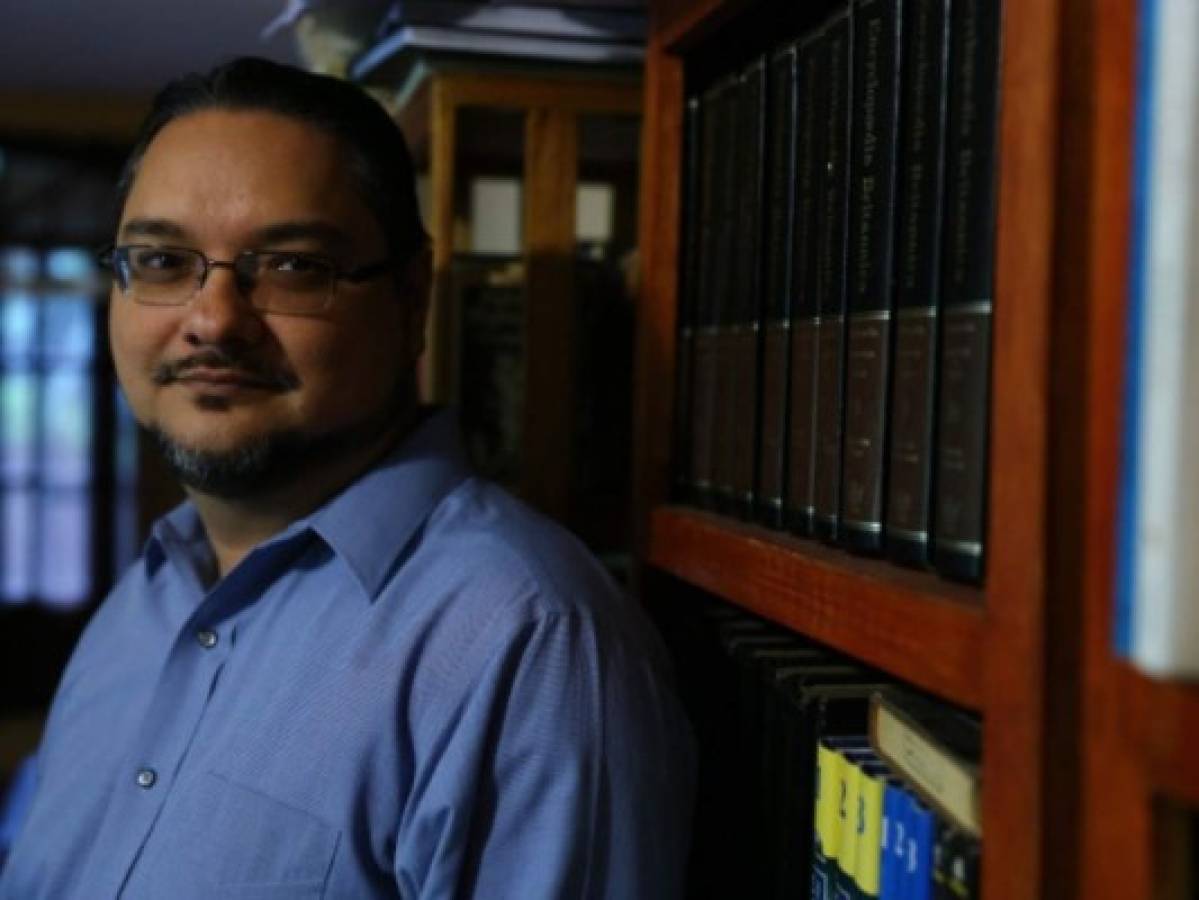 Escritor hondureño: Kalton Bruhl el creador de pesadillas