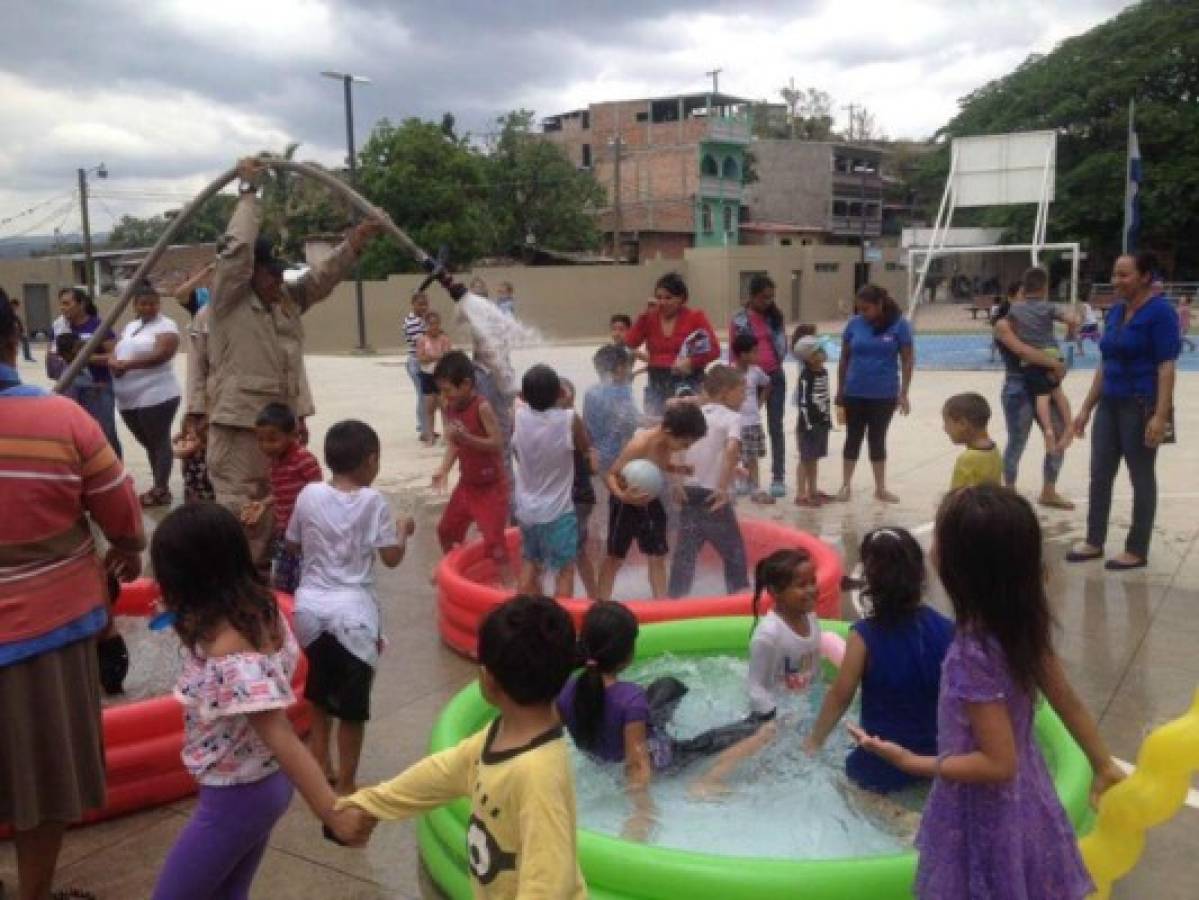 Piscinas, toboganes y el arte del graffiti presentes en colonias capitalinas