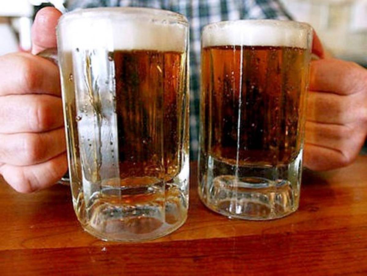 Hombre se emborracha con 'cerveza' que produce su cuerpo