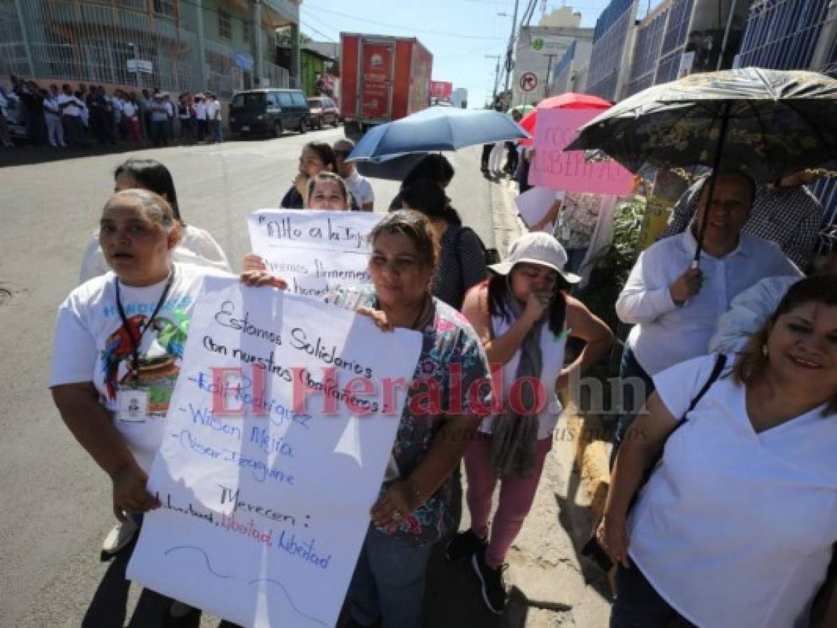 Compañeros de los imputados mostrando su apoyo. Foto: David Romero/EL HERALDO