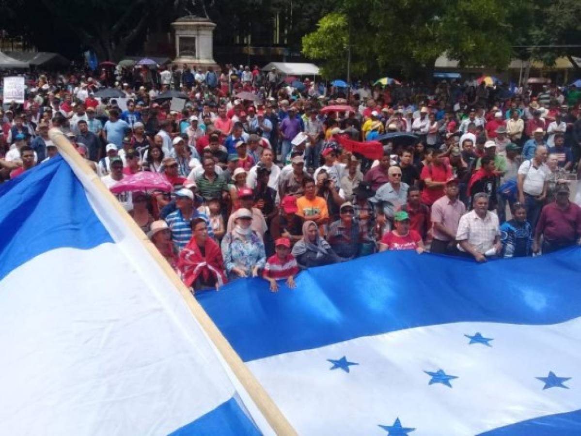 Accidentada marcha de la resistencia en Día de la Independencia en Honduras