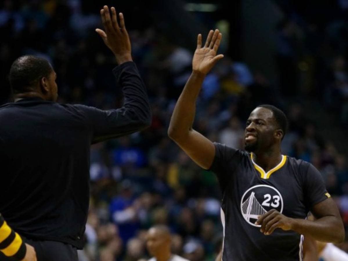 Kevin Durant guió a Golden State en triunfo sobre Milwaukee Bucks de 124-121