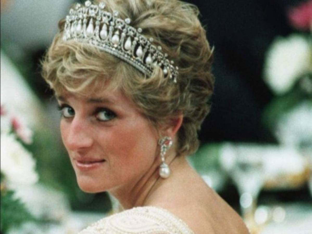 Aparece carta escrita por la princesa Diana dirigida a un policía