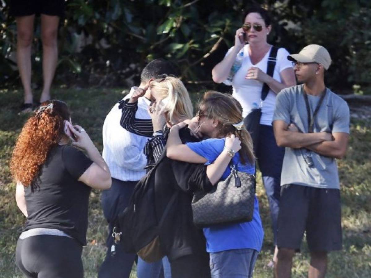 Al menos 17 muertos y unos 50 heridos en tiroteo en escuela secundaria en Parkland, Florida