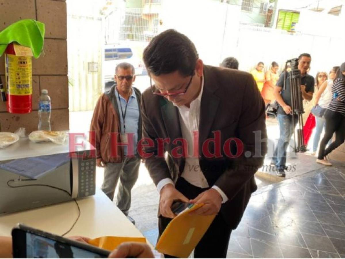 Exfuncionarios de la Universidad de Agricultura (UNA) comparecen en audiencia  