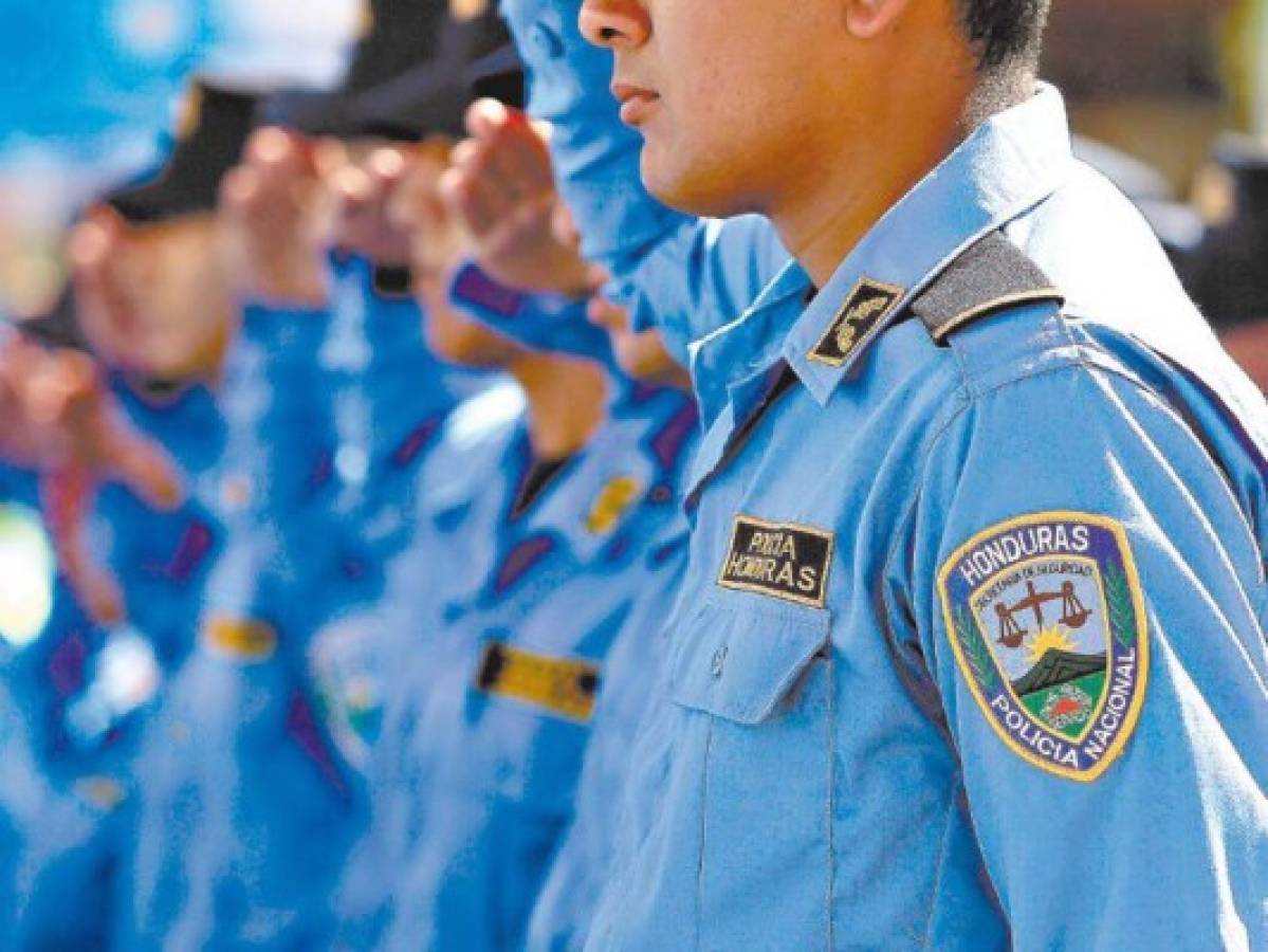 Honduras: 14 policías más se suman a lista de oficiales depurados por Comisión