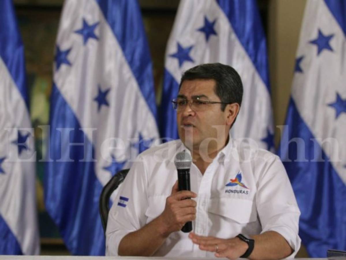 Honduras president Juan Orlando Hernandez announces that he will go for presidential re-election