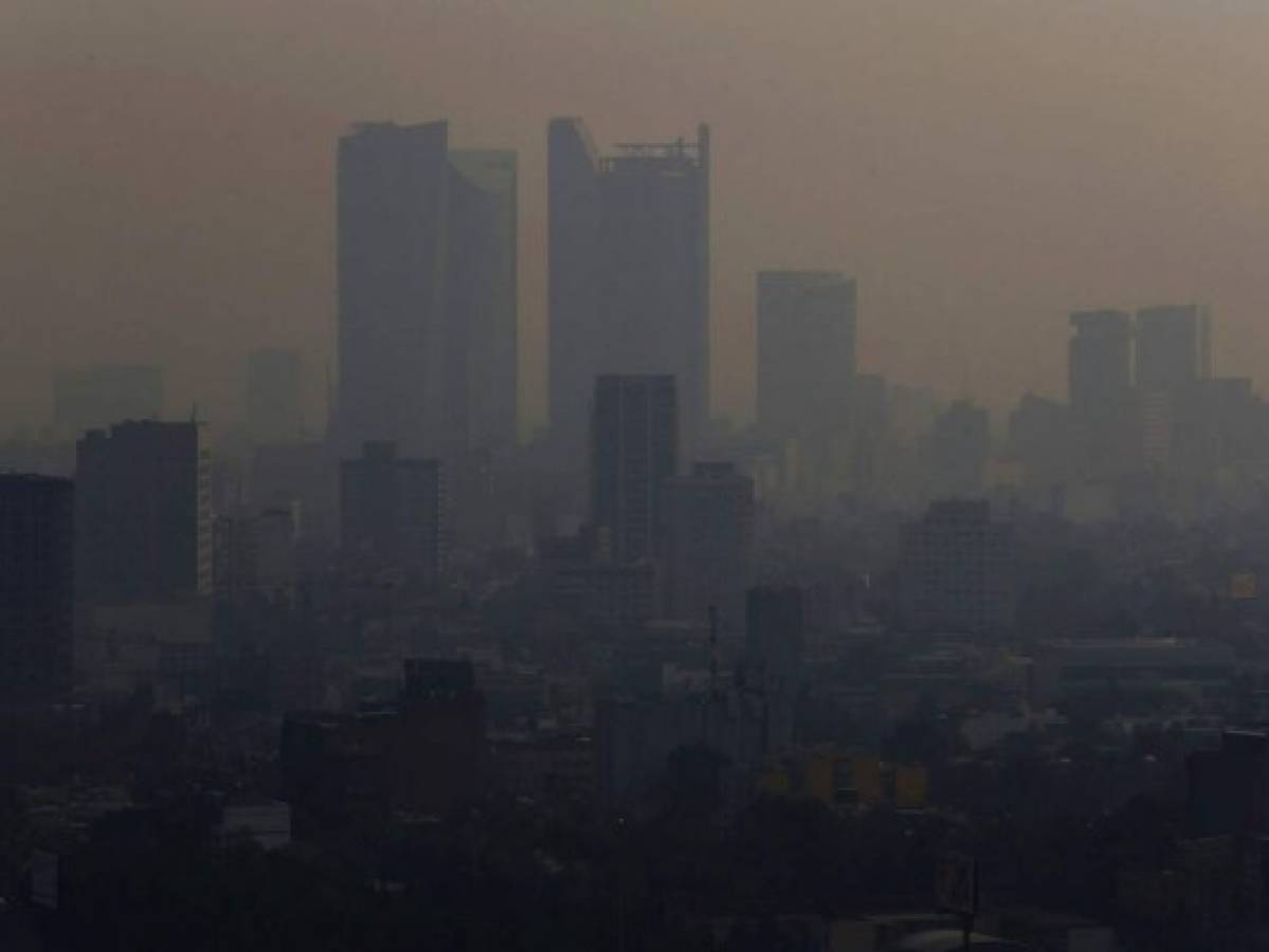 Smoke hangs over in Mexico City, Monday, May 13, 2019. Mexico City's government has warned residents to remain indoors as forest and brush fires carpeted the metropolis in a smoky haze that has alarmed even many of those accustomed to living with air pollution. (AP Photo/Marco Ugarte)