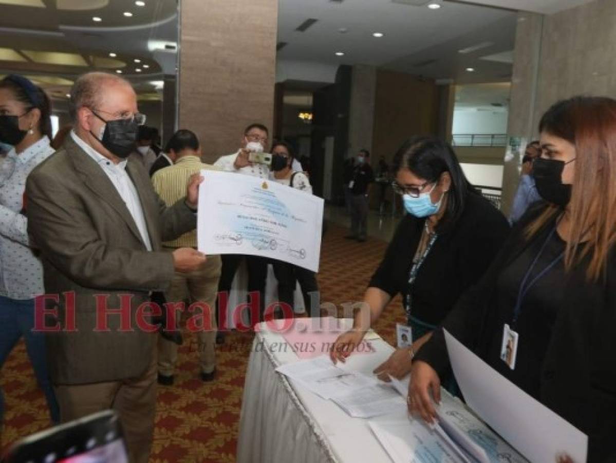 Así se desarrolló la entrega de credenciales en el nivel de diputaciones por el CNE (FOTOS)