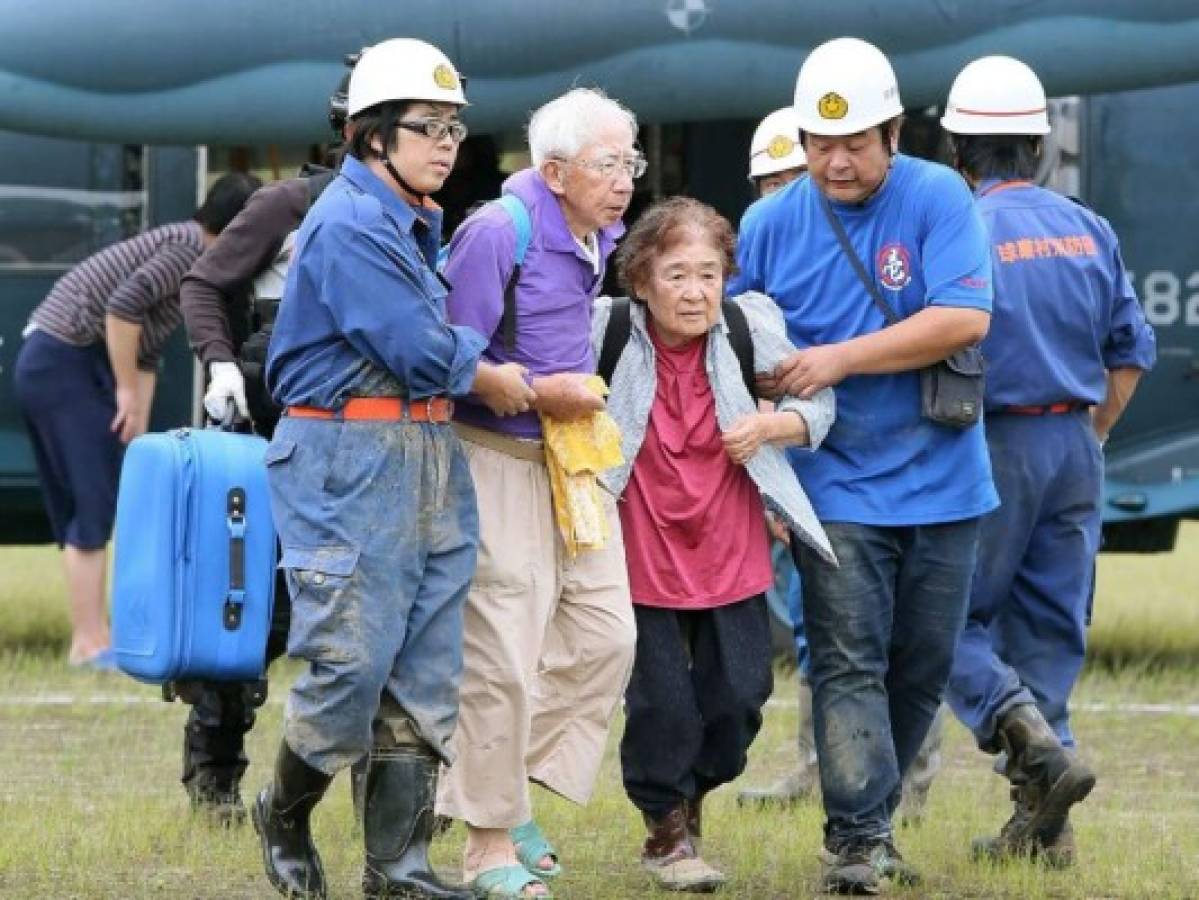 13 desaparecidos y miles de evacuados por intensas lluvias en Japón