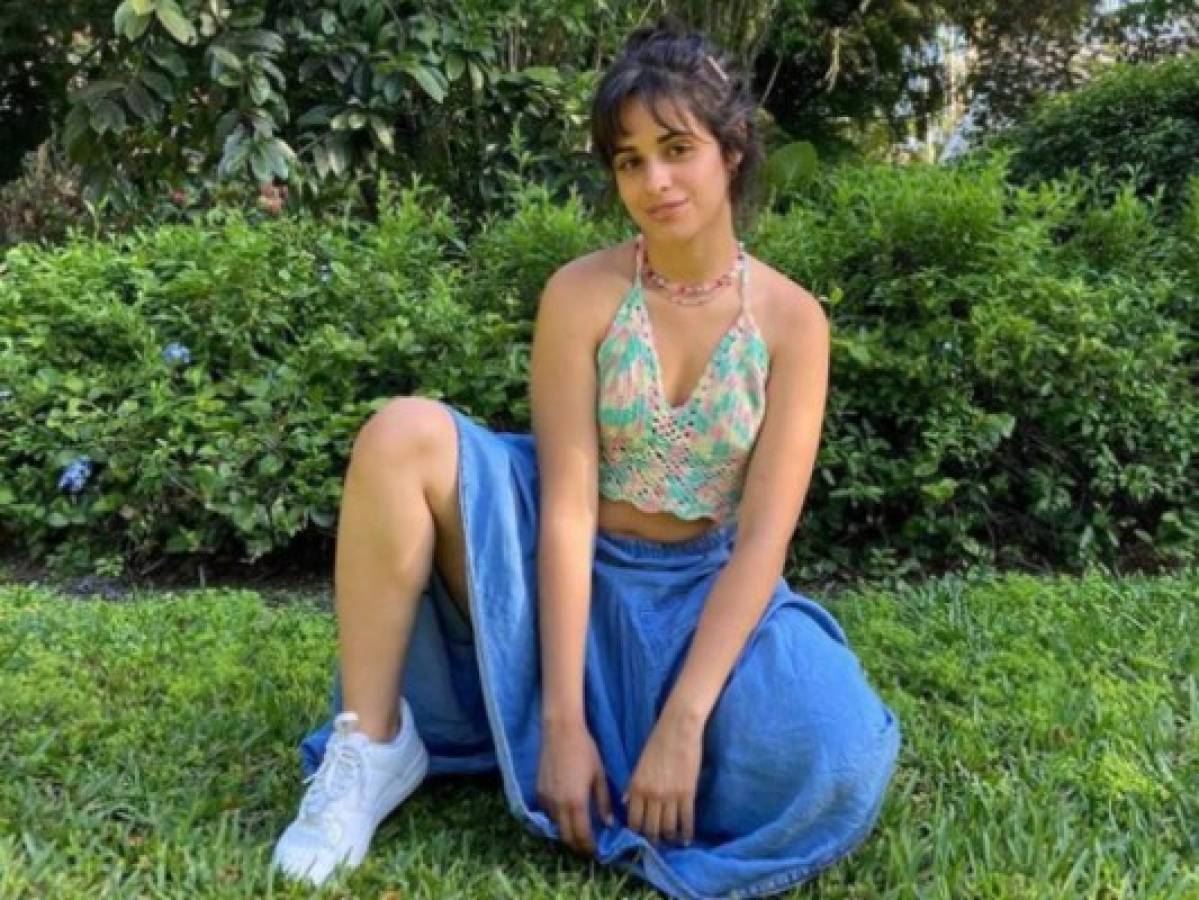 Publican fotos de Camila Cabello en traje de baño y las redes enloquecen