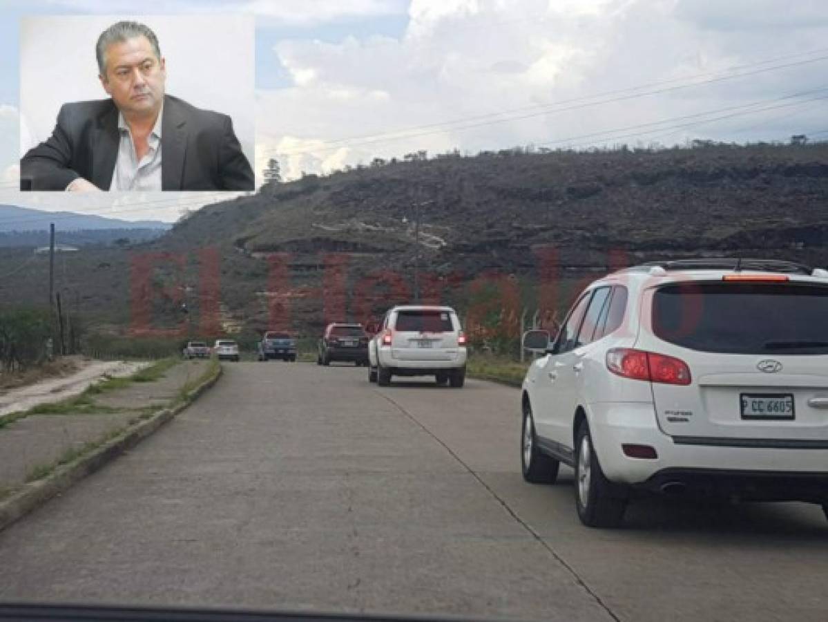 Roberto Cardona sale de Támara custodiado por una caravana de vehículos