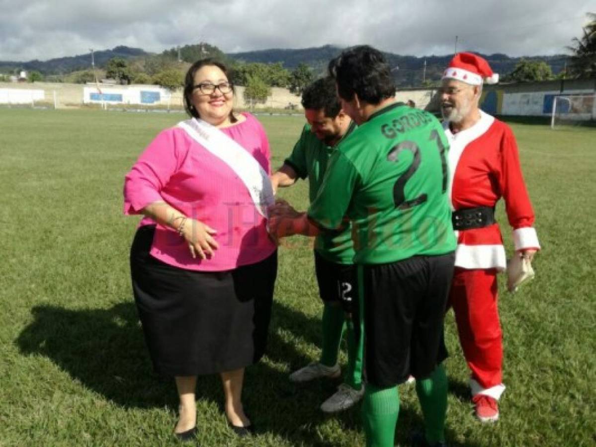 Gordos vs flacos, el peculiar partido que entretiene a los habitantes de El Paraíso en Honduras